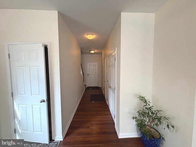 Building Photo - 535 Prizer Ct