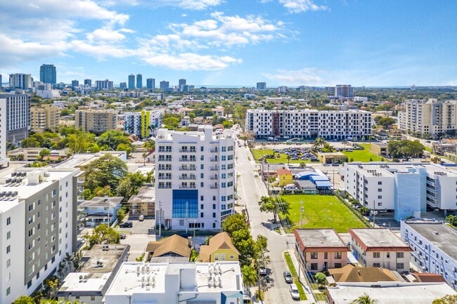 Foto del edificio - East River Living  Elevated in Little Havana.