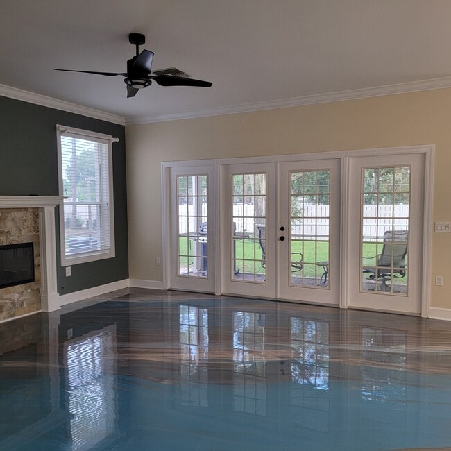 Foto del edificio - 1005 Misty Hollow Ln
