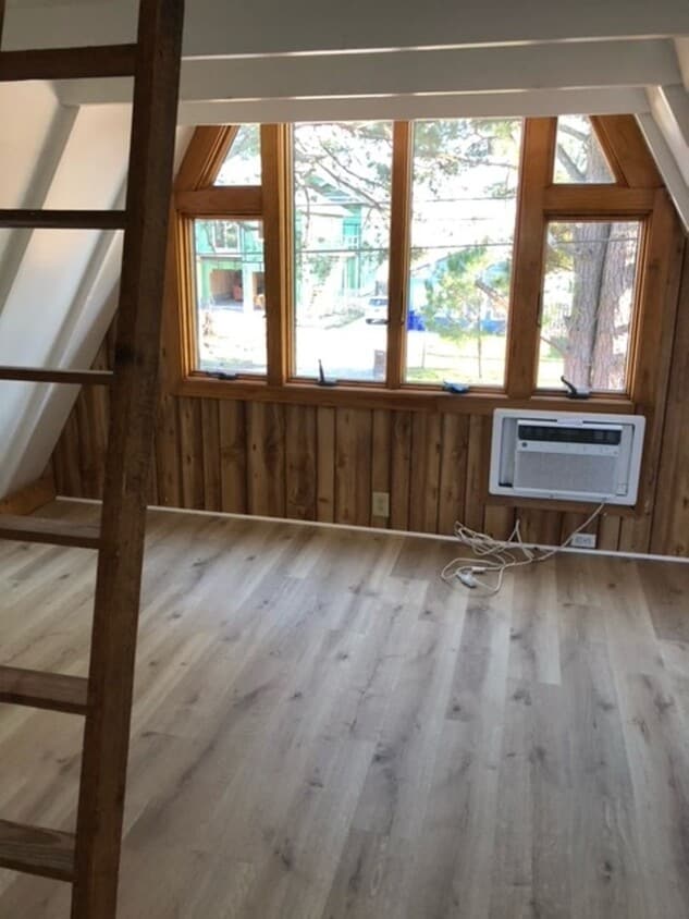 Foto del edificio - Year Round bungalow walking distance to th...