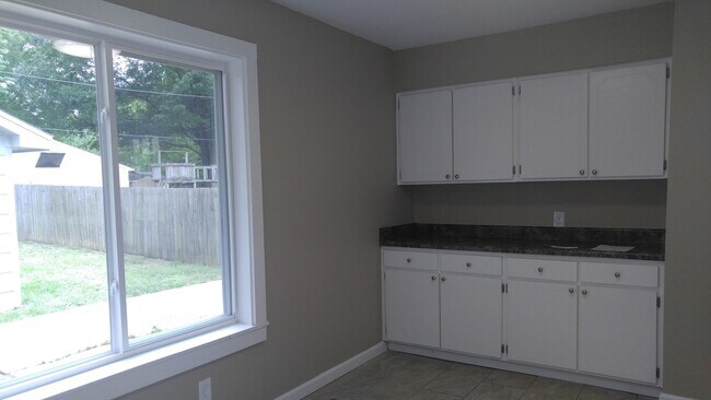 Building Photo - 2353 Colonial Hills Southaven, MS