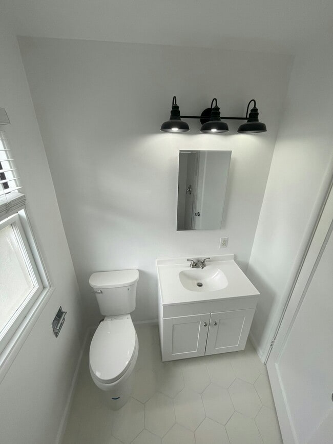 Building Photo - 767 N 2nd St