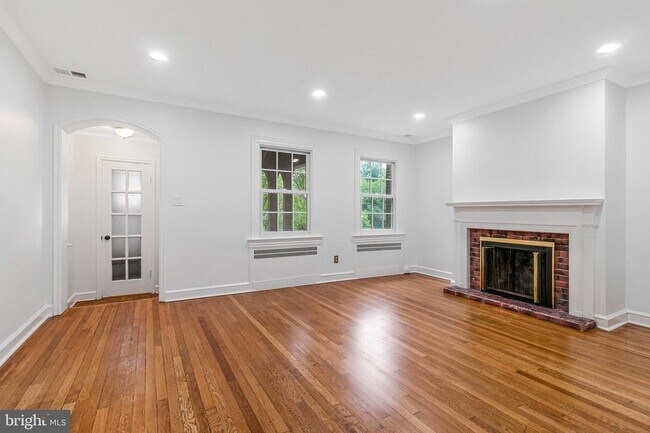 Building Photo - 4414 Volta Pl NW