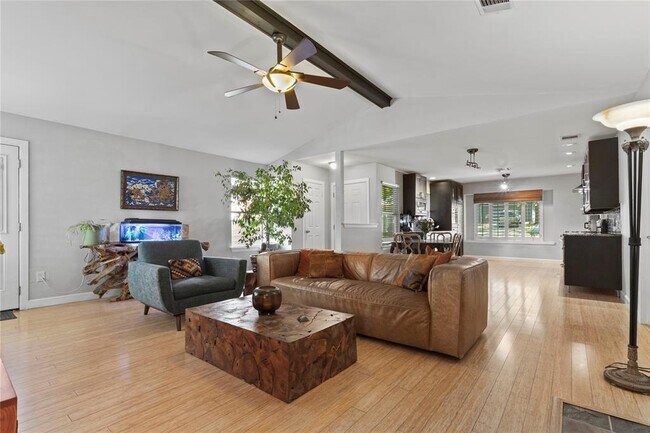 Building Photo - 5606 Shreveport Dr