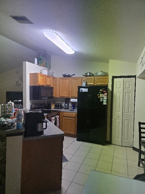 Foto del edificio - 17351 Metcalf Ave