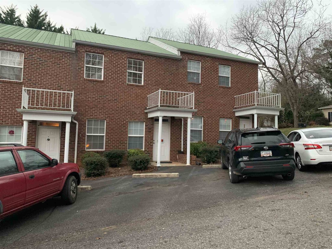 Primary Photo - 110 Mechanic St SE