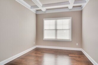 Building Photo - 260 Wentworth Pl