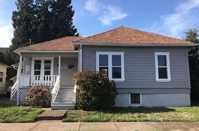 Building Photo - *Applications Pending* Charming Home, Clos...