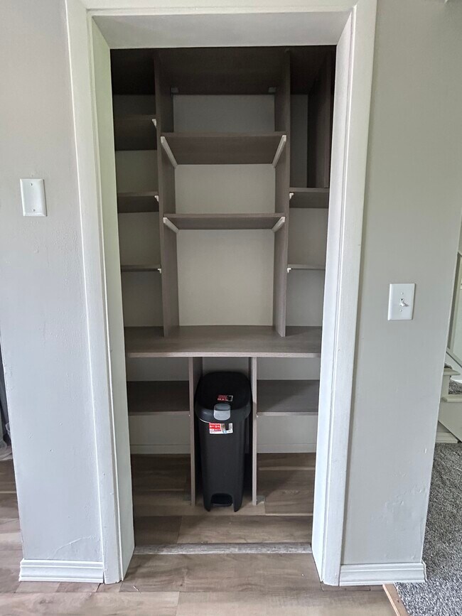 Foto del edificio - 16677 Westminster Ct