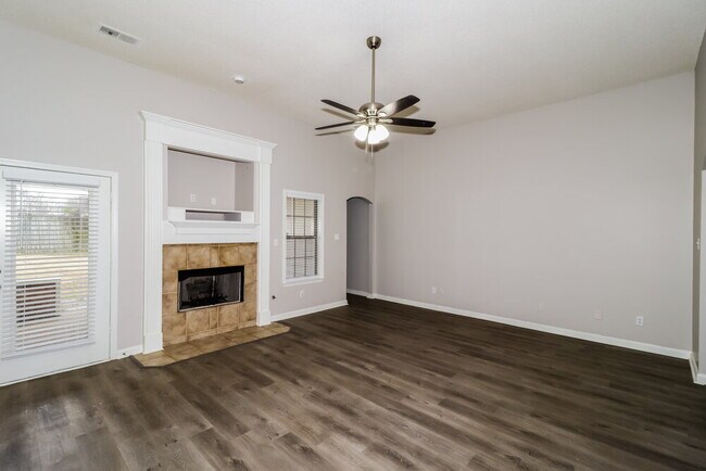 Building Photo - 65 Penny Ln