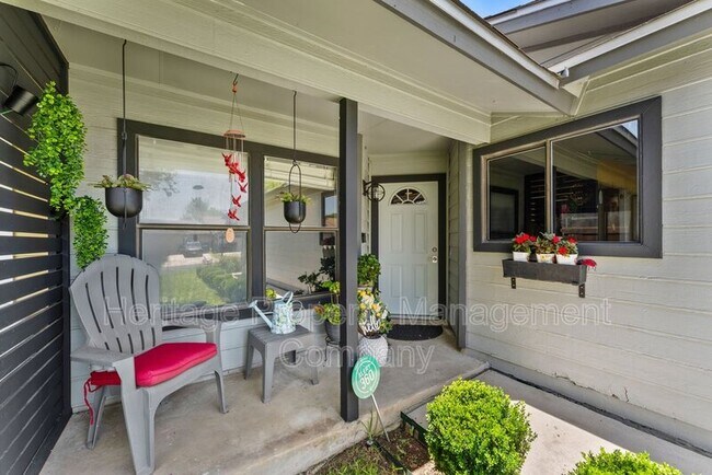 Foto del edificio - 6715 Hickory Springs Dr