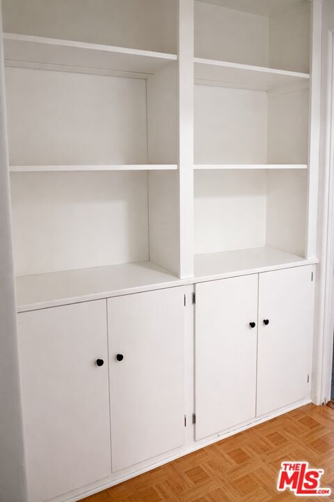 Building Photo - 993 W Hays St