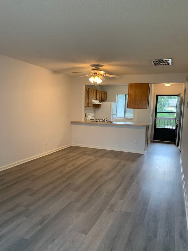 Building Photo - Park Place 2 Bedroom 2 Bath Condo Availabl...