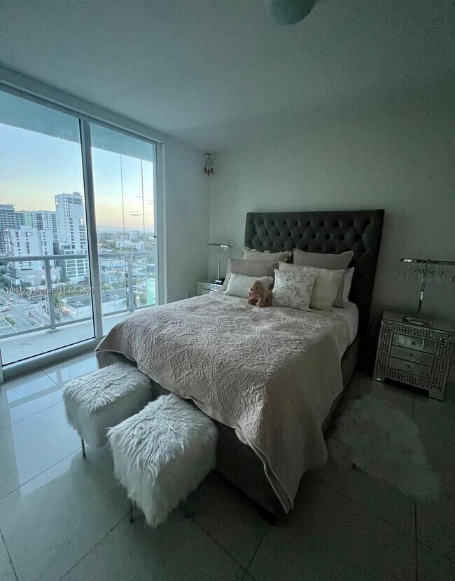 Foto del edificio - 185 SW 7th St