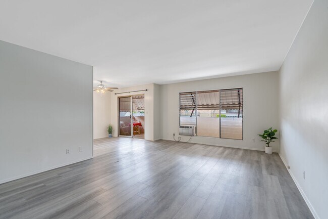 Building Photo - 432 S Sherbourne Dr