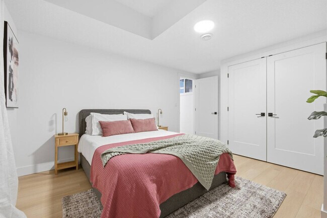 Building Photo - 11230 127 Street-SI ID1391345P