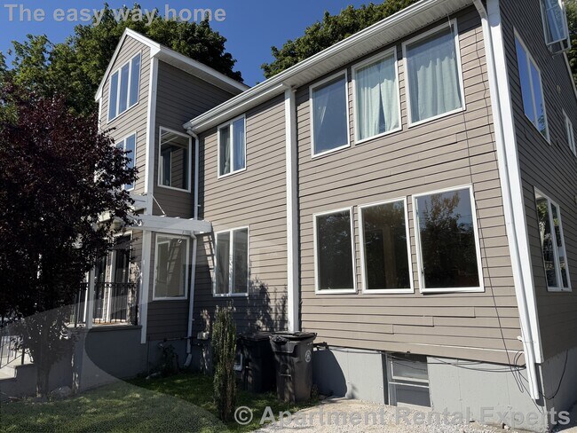 Foto del edificio - 167-169 Summer St Unit #B