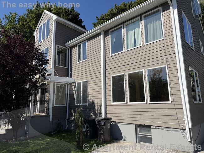 Building Photo - 167-169 Summer St Unit #B