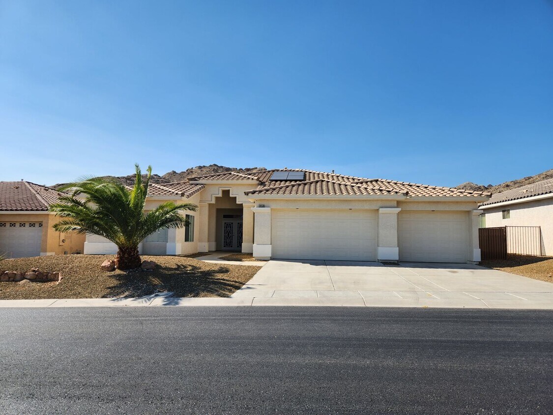 Primary Photo - SINGLE STORY HOME WITH POOL