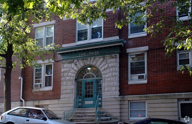 Building Photo - 130 Clymer St