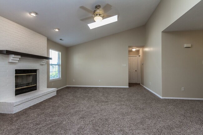 Foto del edificio - 6057 Sally Ann Cir