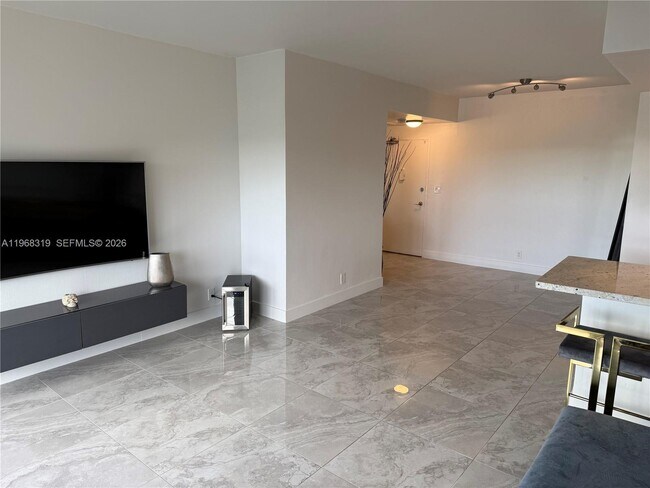 Foto del edificio - 880 NE 69th St