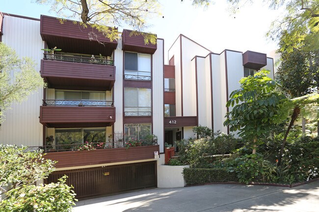 Building Photo - Oakhurst Royal Apartments