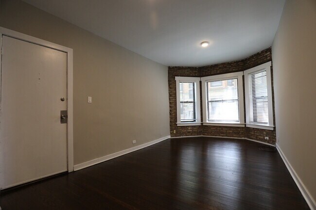 Building Photo - 3422 N Elaine Pl