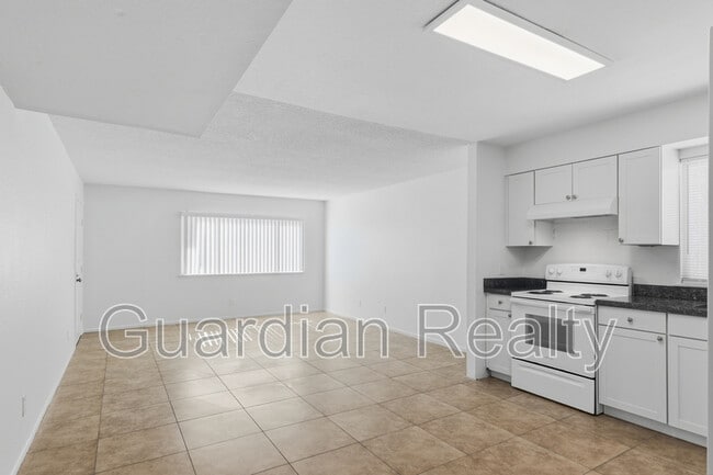 Building Photo - 801 N Major Ave