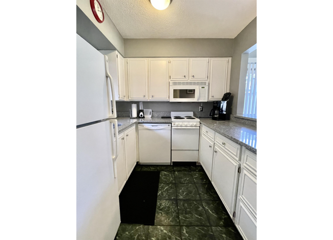 Building Photo - 85 Pine Vly