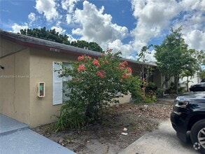 Building Photo - 3815 S 57th Ave