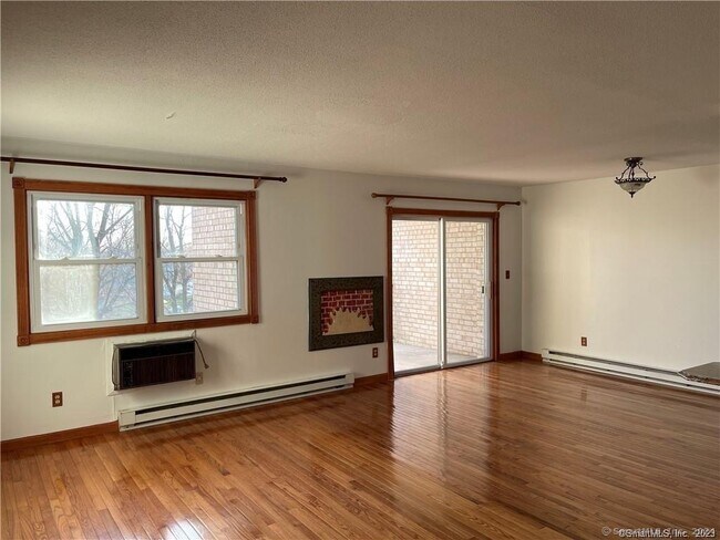 Foto del edificio - 300 Meadowside Rd