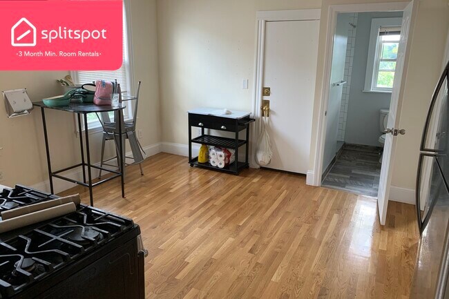 Foto del edificio - Private room in 4 bedroom Boston Apartment...
