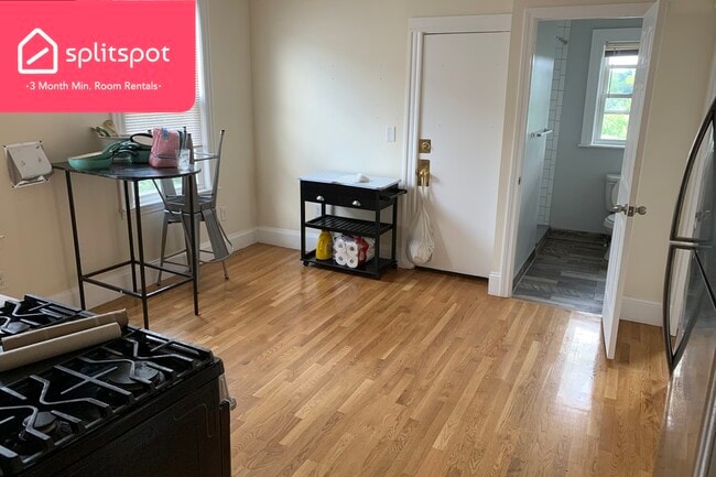 Building Photo - Private room in 4 bedroom Boston Apartment...