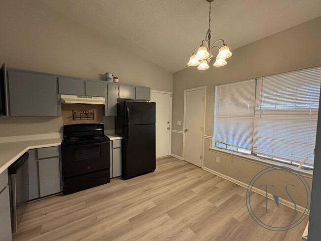 Building Photo - MOVE-IN SPECIAL: $500 OFF 1st MONTH'S RENT...