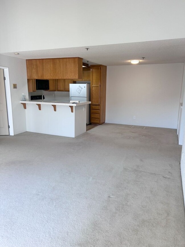 Building Photo - 2 Bed/2 Bath Condo for Rent at Presidio Pl...