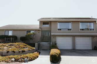 Building Photo - 781 Manzanita Dr