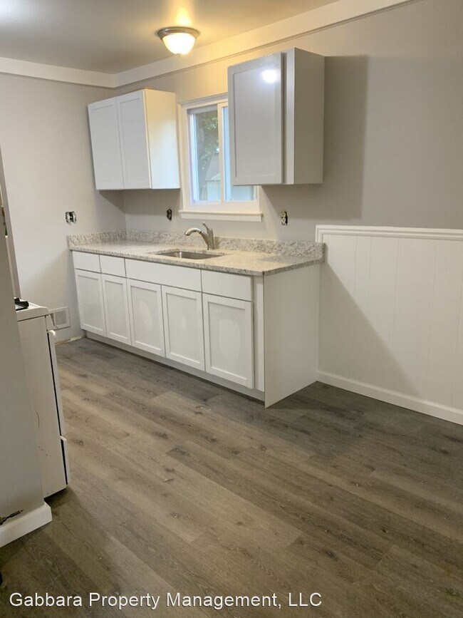 Foto del edificio - 3 br, 1 bath House - 13411 Brainbridge
