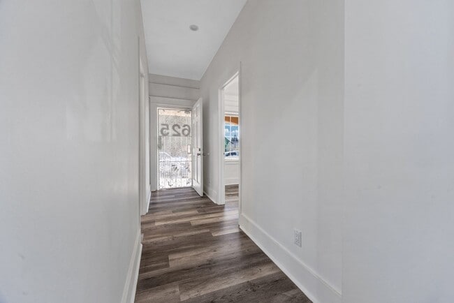 Building Photo - 625 W 41st Dr