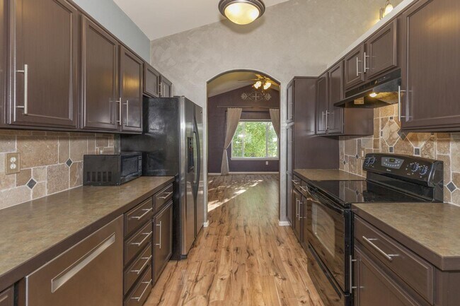 Foto del edificio - Spacious & Beautiful 3 Bedroom Home