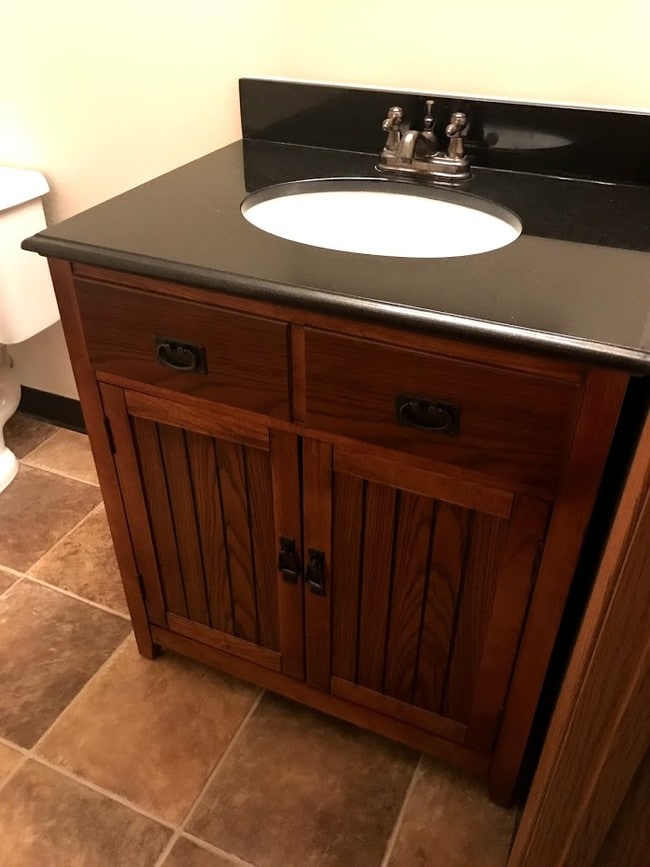 Baño - 238 W Main St