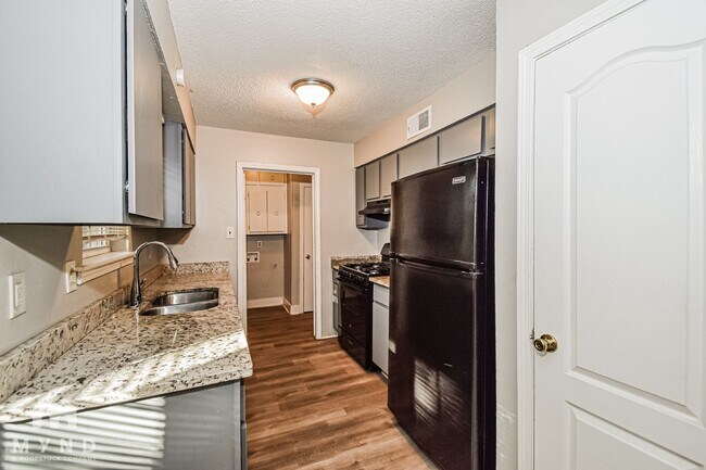 Foto del edificio - 8430 Old Forge Rd