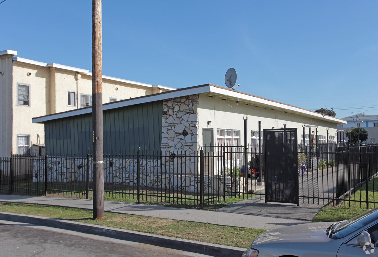 Building Photo - 11730-11734 Budlong Ave