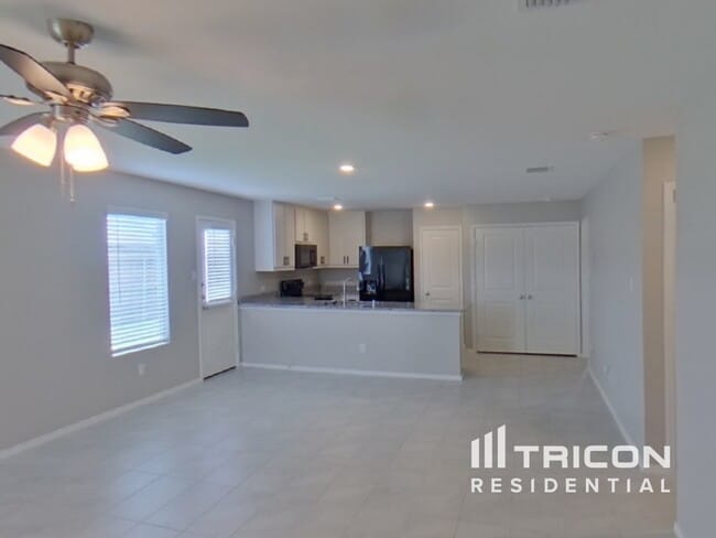 Building Photo - 6445 Middlebury Dr