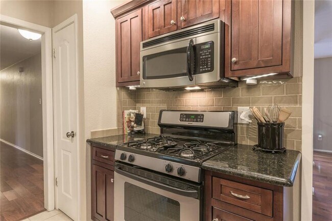 Foto del edificio - Great Home Close to the Domain!