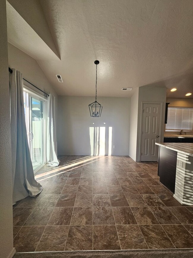 Building Photo - Meridian 3 Bedroom Single Story - Ten Mile and Freeway Meridian