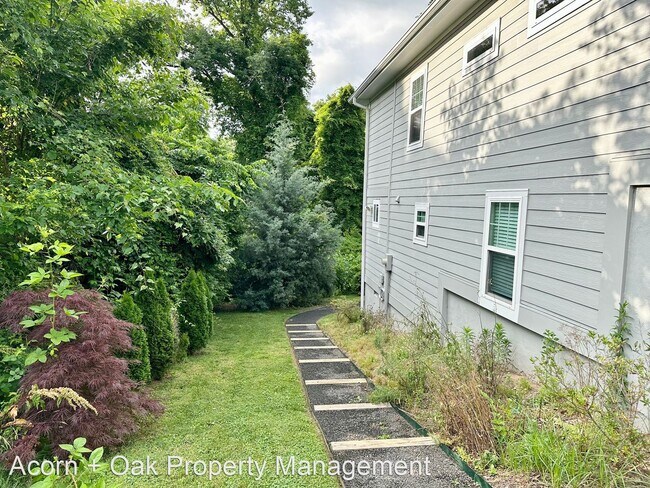 Building Photo - 4 br, 3 bath House - 110 Hillside Ave