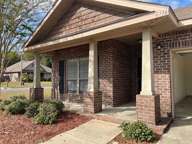 Building Photo - Beautiful 3BR/2BA Home in Rustic Ridge - Minutes from NAS Whiting Field