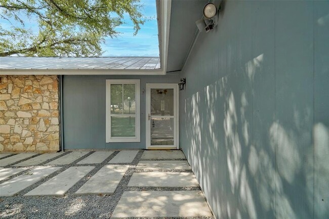 Building Photo - 12601 Mixson Dr