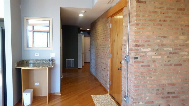 Foto del edificio - 2124 W 35th St